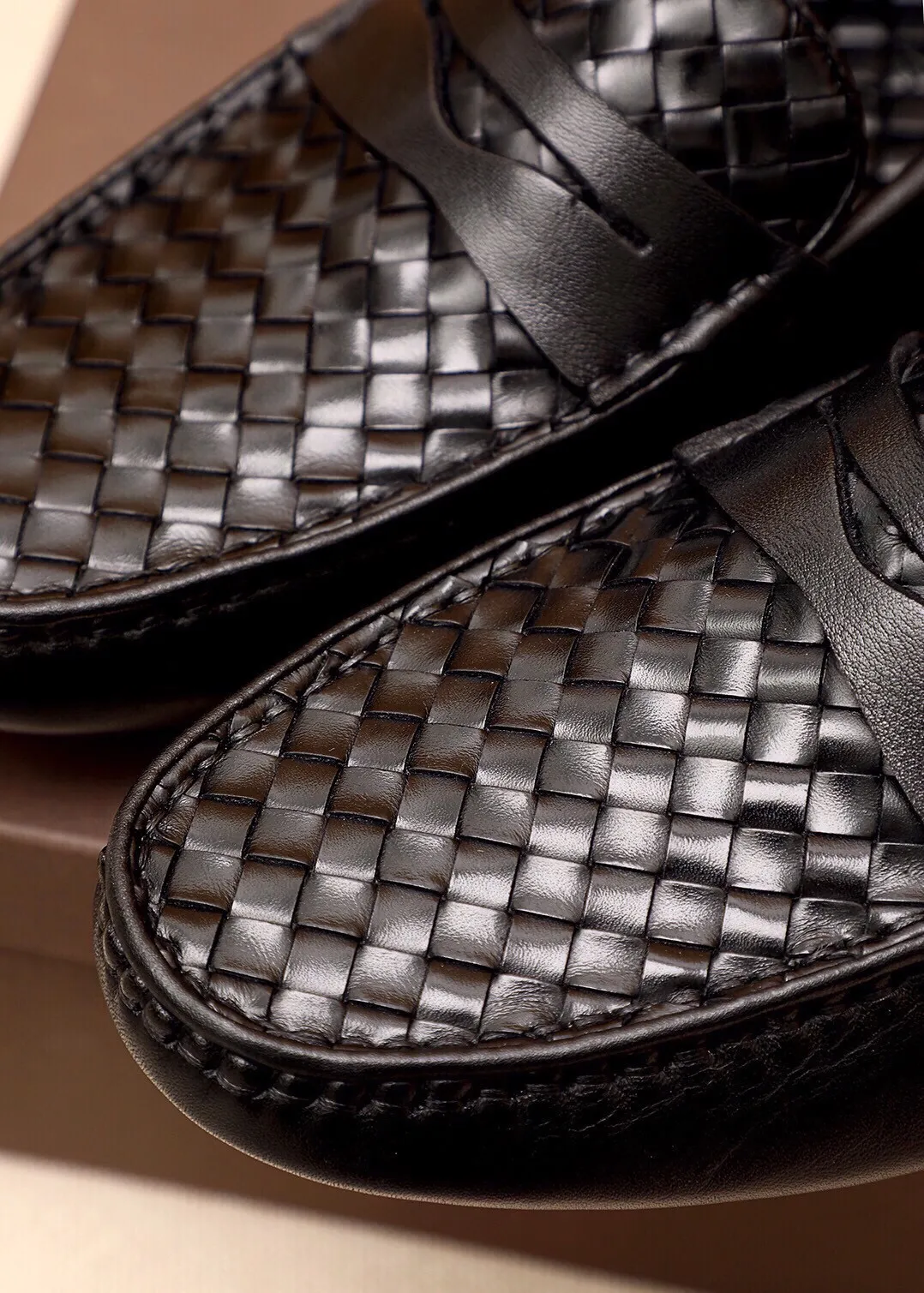 Men's shoes 💰: 420 💐BV men's slip-on shoes® [BOTTEGA VENETA] official website counter new model, one-to-one mold opening ⚠Italian calfskin ➕Hand-woven ➕Cow leather lining. Driving slip-ons, available at counters, sizes 38～44 (45🉑️customized)